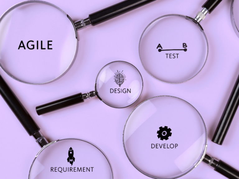 Lupas con términos clave de metodología Agile sobre fondo lila: diseño, pruebas, desarrollo y gestión de requerimientos de software