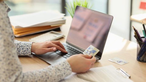 Portal corporativo personalizado con acceso multiperfil para clientes empresariales
